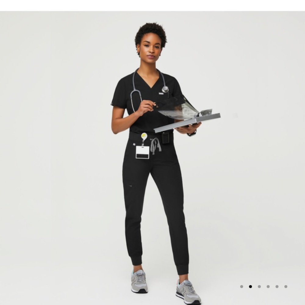Black figs scrubs
